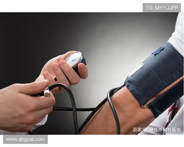 足球比赛中的紧张与窒息感源自于竞技压力、情绪波动和胜负欲望的交织影响